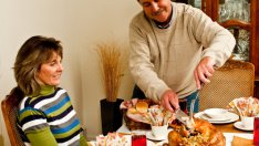 Вечното празнично преяждане – как да го избегнем? 