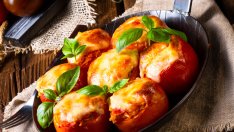 Печени пълнени домати със сирене