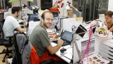 Работите ли на работното си място и по колко часа?
