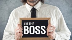 Сигурни знаци, че работите за грешния лидер