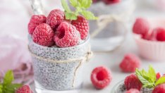 Десерт с чиа, кокосово мляко и плодове 