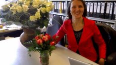 Незрящо наше момиче развежда германци в тъмното