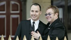 Елтън Джон отново стана баща