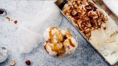 Сос с фурми за сладолед, палачинки или кекс