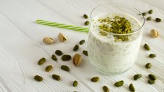 Смути с банан, авокадо и шамфъстък