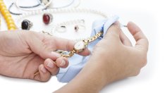 Лесно почистване на сребърните и златните бижута