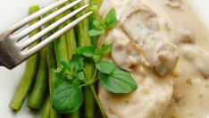 Пилешко филе със сметана и топено сирене