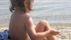 С деца на плаж