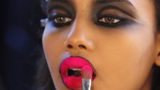 Малки стъпки за пухкави устни