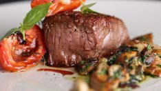 Агнешко с картофи и пресен лук