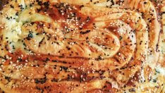 Баница със сирене, сусам и маково семе