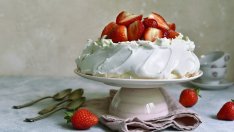 Торта Павлова с ягоди