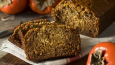 Кекс с райски ябълки, орехи и аромат на канела