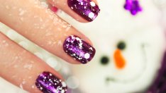 Блясък и коледно настроение при маникюра