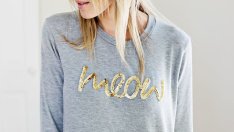 Блуза с декорация от златни пайети