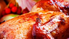 Празнична пълнена пуйка със зеленчуци