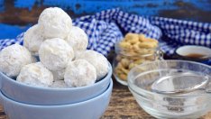 Маслени бадемови сладки с аромат на портокал