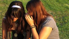 Как съседката, клюките и интернет ни разболяват