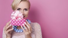 Моден хороскоп: Какво да подарите на жена Близнаци?