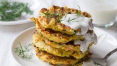 Кюфтета от тиквички с пармезан