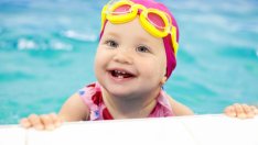Удивително бебе плувец (видео)