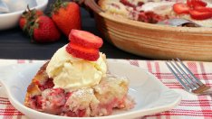 Сладкиш с ягоди и овесени ядки 