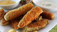 Панирани кисели краставички в еърфрайър 
