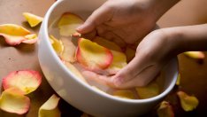 Кажете сбогом на тъмните кръгове: 5 домашни маски с видим ефект