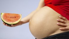Защо бременните трябва да хапват диня?