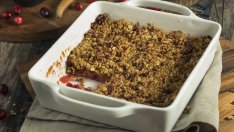 Ябълков пай с овес, круши и боровинки