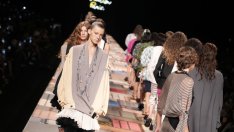 Разнообразие от десени и бухнали ръкави в колекцията на Louis Vuitton (+Снимки)