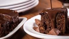 Лепкав шоколадов кекс с глазура