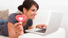 Защо любовта в интернет е все по-лесна?