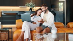 8 причини жените да са привлечени от по-зрели мъже 
