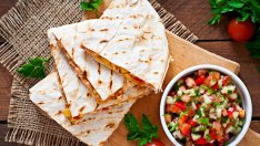 Салца с домати и краставици 