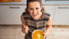 Полезни храни и напитки, които облекчават алергиите