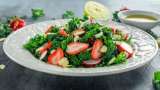 3 нискокалорични салати за Великден