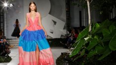 Ярки цветове и пайети от Каролина Ерера за пролет-лято 2018