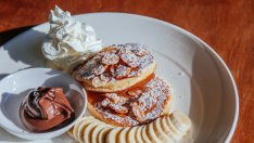 Палачинки с бадемово брашно и кленов сироп