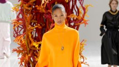 Balenciaga за пролет/лято 2027: Цветни якета и свободни панталони (+Снимки)