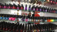 Маникюр с перли и брокати