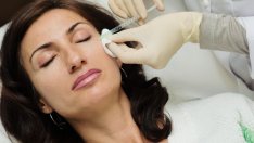 Мезотерапия премахва пигментни петна и изравнява тена