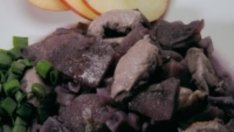 Пиле с червено зеле