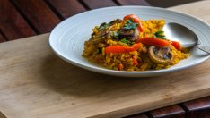 Веган ориз с гъби и чушка