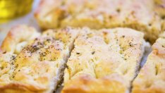 Хляб с моцарела и чесън