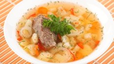 Супа с месо, картофи и прясно зеле