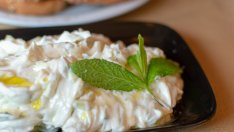 Разядка с цедено кисело мляко