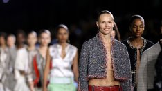 Колекцията на Chanel за пролет/лято 2027: Туид, тигрови принтове и цветя (+Снимки)