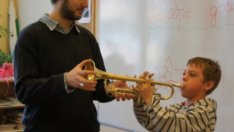 Класическата музика бори чалгата в клас