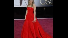 Стилни рокли завладяха червения килим на „Оскарите“